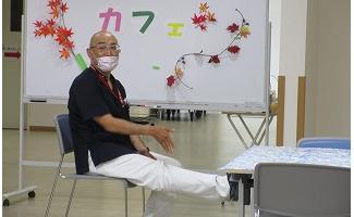 足のストレッチをします。