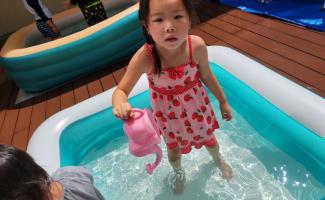 暑い夏にはやっぱりプール！