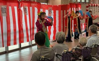 職員と一緒踊りましょう!(^^)!