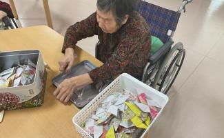 細かい作業頑張っています！！