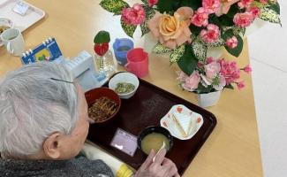お誕生日のお花綺麗です(#^.^#)