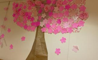 2階の廊下一面に桜が・・・