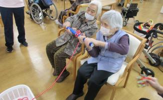 2人で力を合わせて巻き巻き