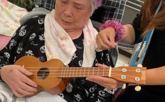 ギター弾けますか(^_-)-☆
