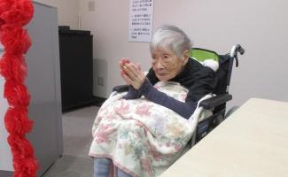 手拍子をしながら一緒に歌いました(^_-)-☆