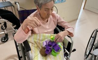 糸でつないでいるのかな？