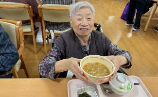 大きなお椀でお腹いっぱい