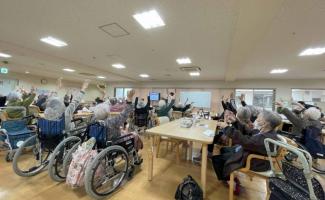 背筋を伸ばして…