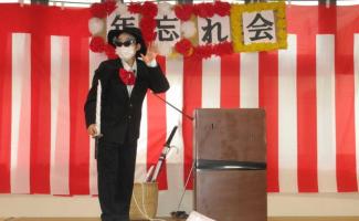 ボックスに剣をたくさん刺して