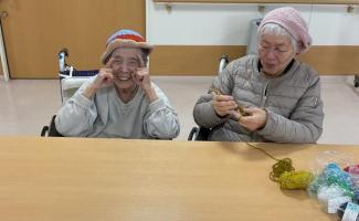 温かそうな手編みの帽子です🎵