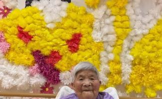 大きな菊人形の前で！！