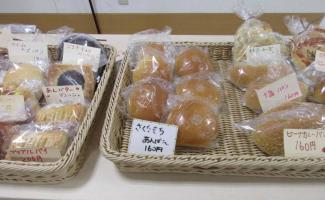 新作「さくらもちアンパン」！