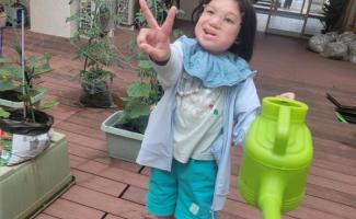 お水をあげるよ～♪